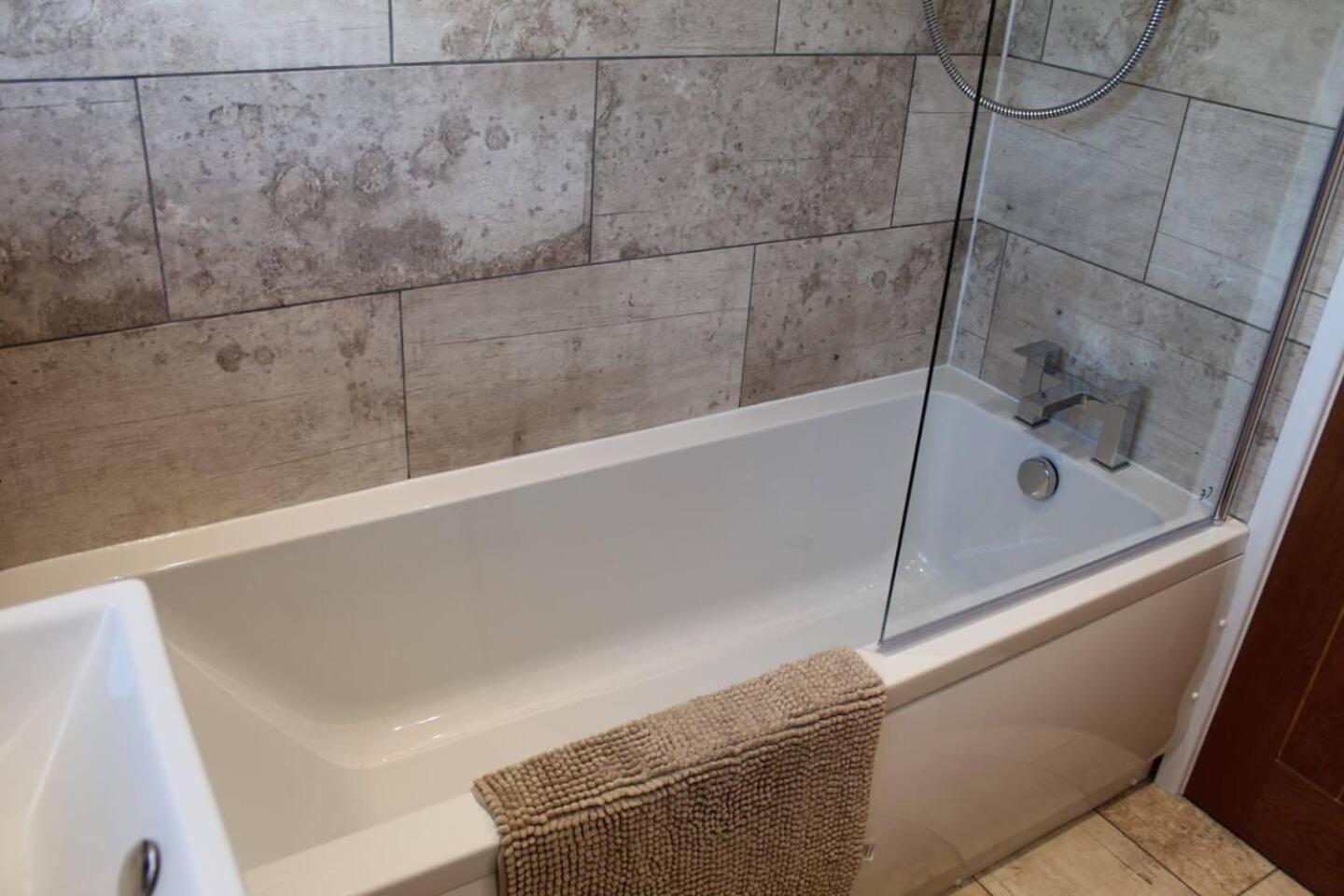Holiday home Remarkable 2-bed House In Walesby Nottinghamshire Elkesley